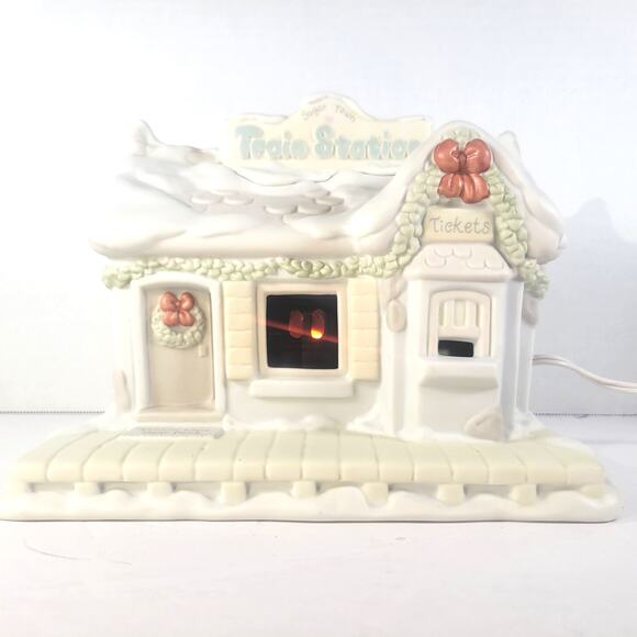 Precious Moments Sugar Town Lighted Train Station Figurine Enesco 150150 1995 - Picture 3 of 16